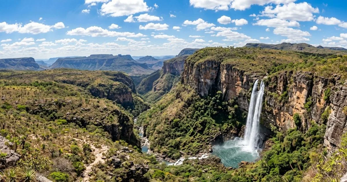 Chapada dos Veadeiros reúne cânions, cachoeiras e proteção ao Cerrado