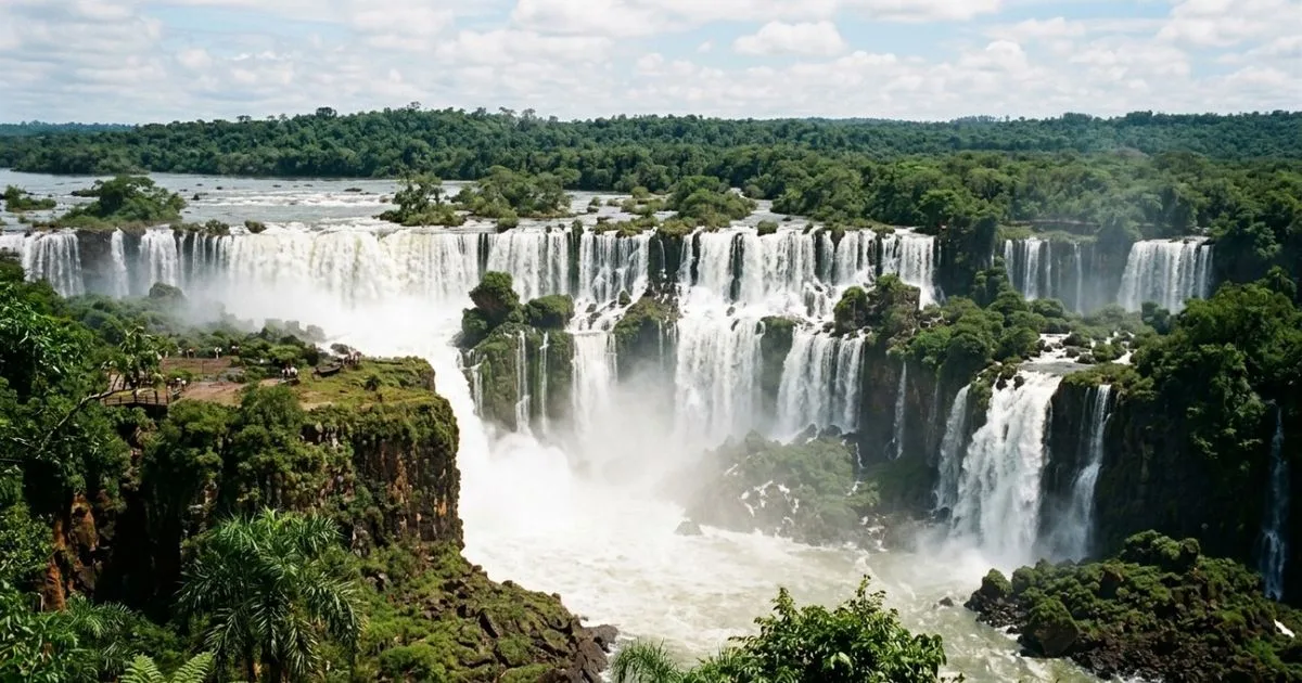 Parque Nacional do Iguaçu protege cataratas e remanescentes da Mata Atlântica