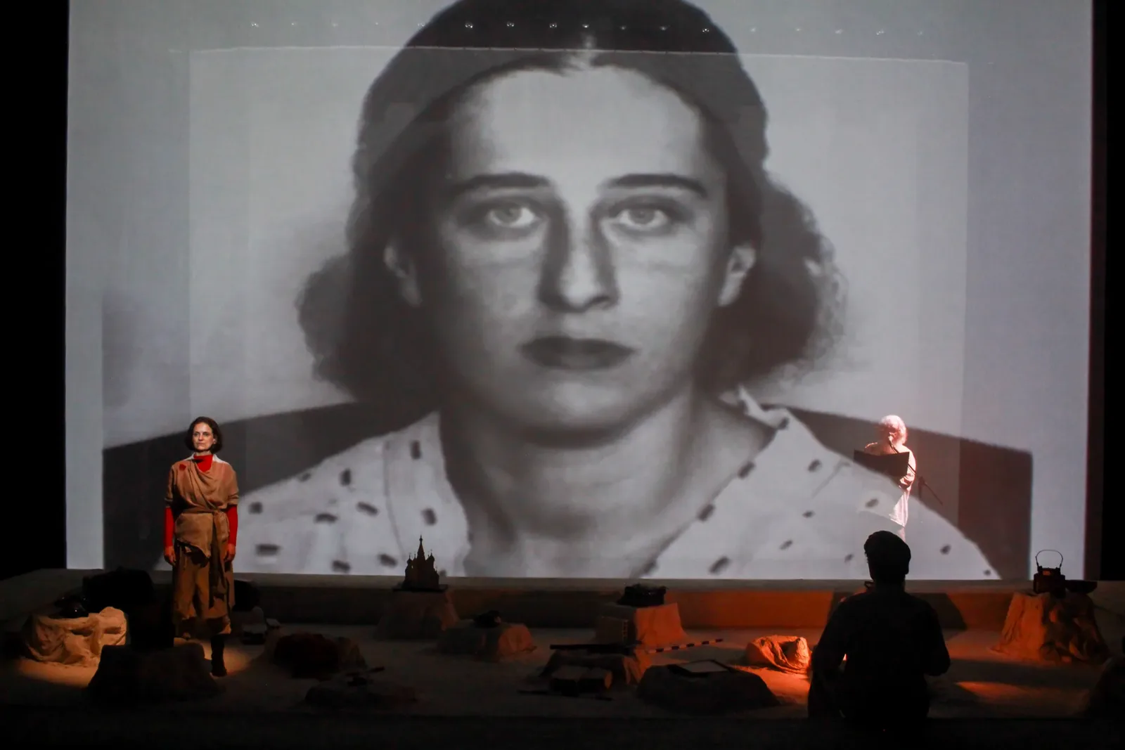 Teatro no Armazém da Utopia recebe debate sobre a trajetória de Olga Benario
