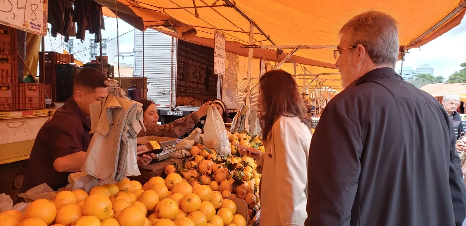 Feira da Cidade Baixa combina produtos rurais, doces e música aos sábados