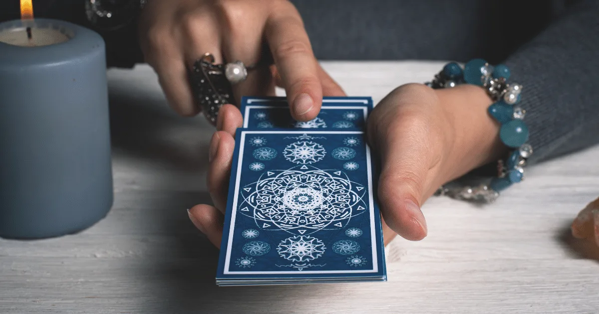 O que as cartas reservam para cada signo neste sábado