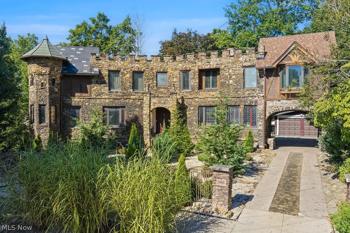 Castelo de 1924 é anunciado por US$ 575 mil em Cleveland