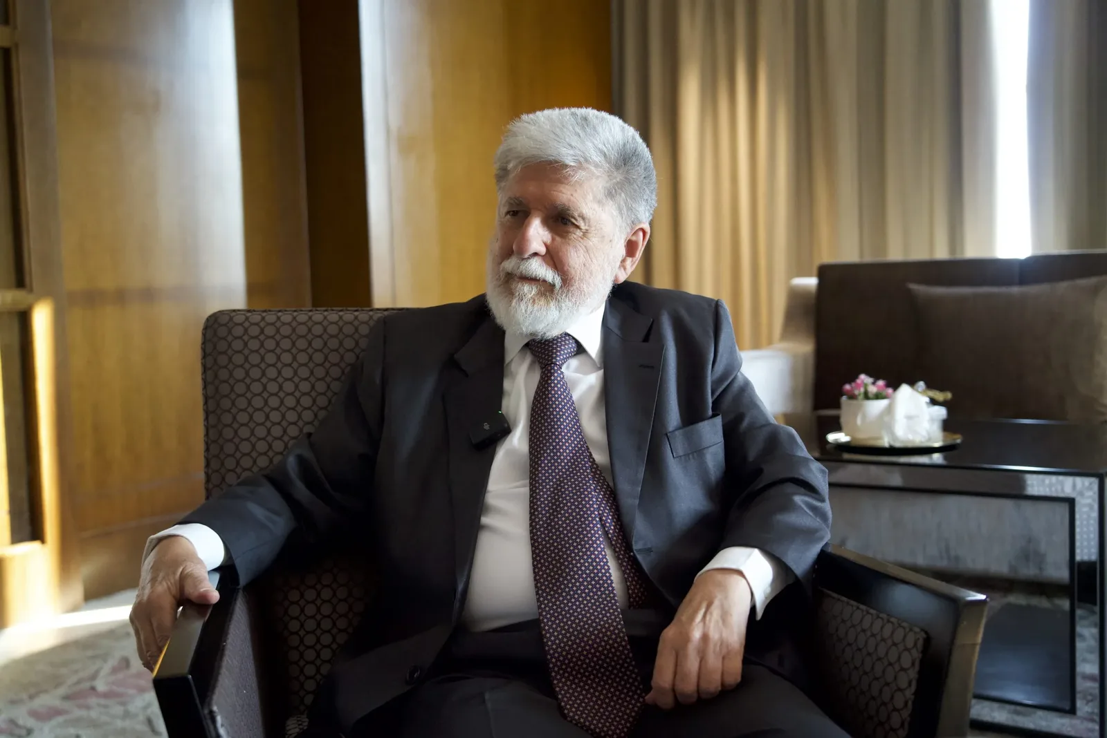 Amorim destaca IA de código aberto e alerta para interferência externa