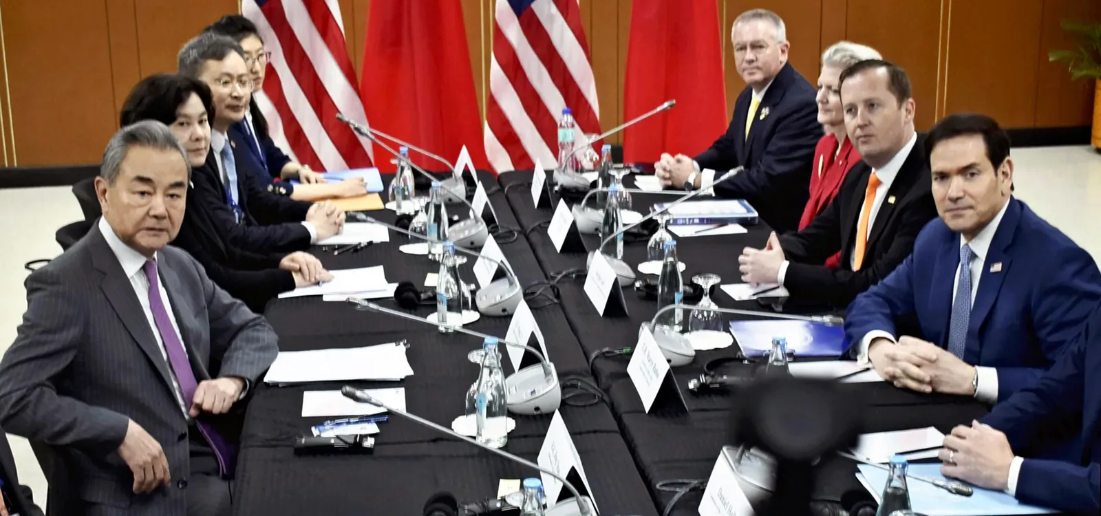 China e EUA discutem corte de tarifas sobre US$ 30 bilhões em produtos