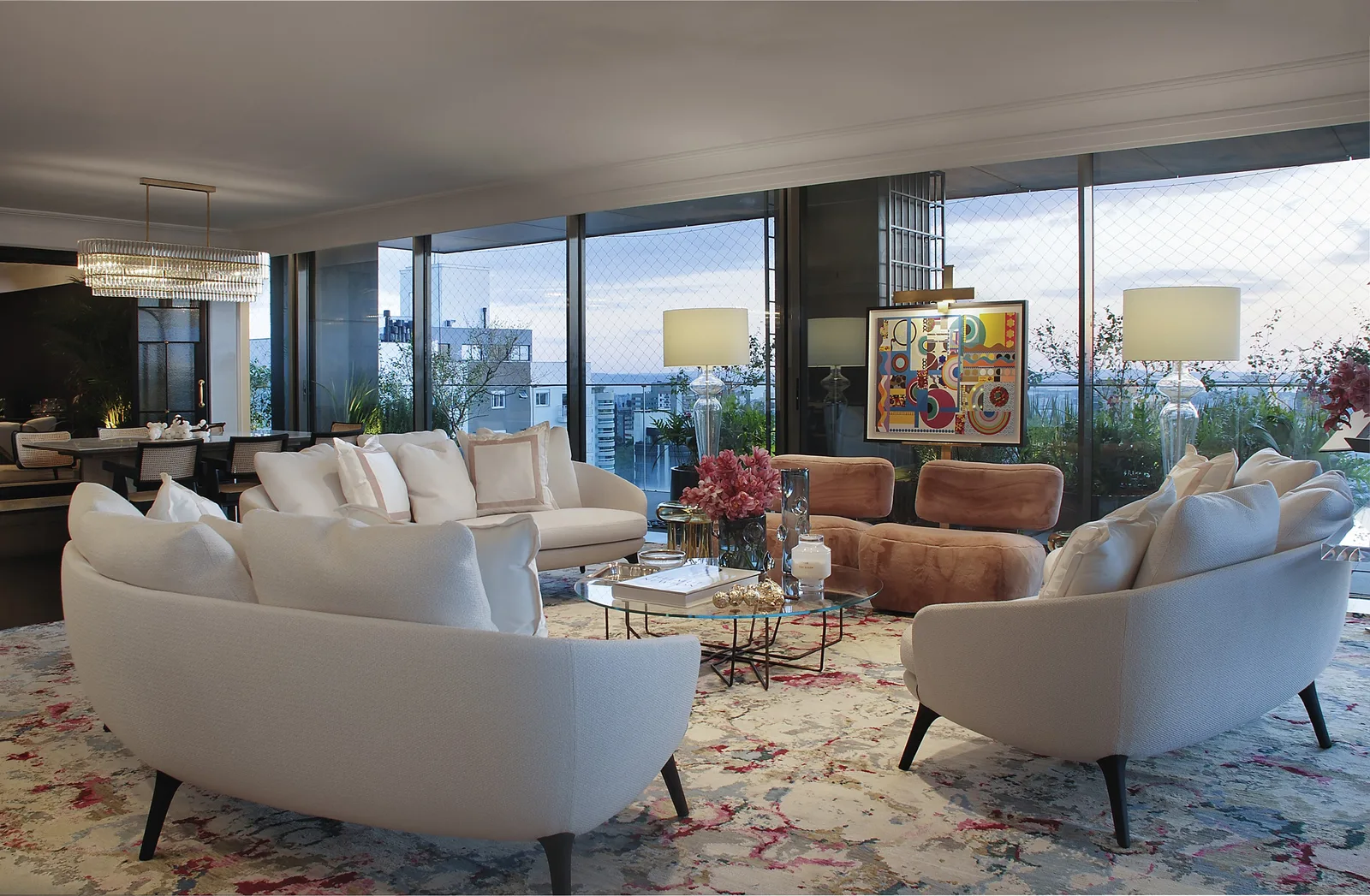 Apartamento de 600 m² em Porto Alegre mistura ornamentos clássicos e linhas atuais