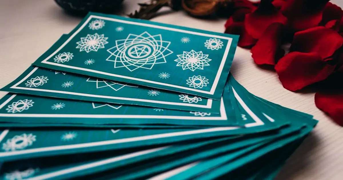 Tarot aponta prosperidade e pede cautela aos signos nesta segunda-feira