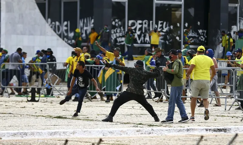 Sebastião Costa relaciona extrema direita à violência política e à ameaça democrática
