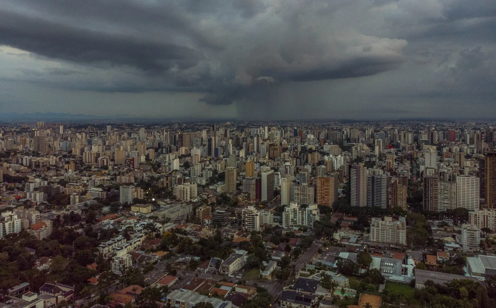 Mudanças ambientais no Paraná geram alerta após eventos climáticos extremos