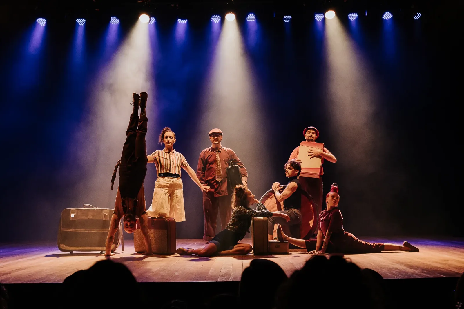 Circo Híbrido leva espetáculo gratuito ao Teatro Glênio Peres em Porto Alegre