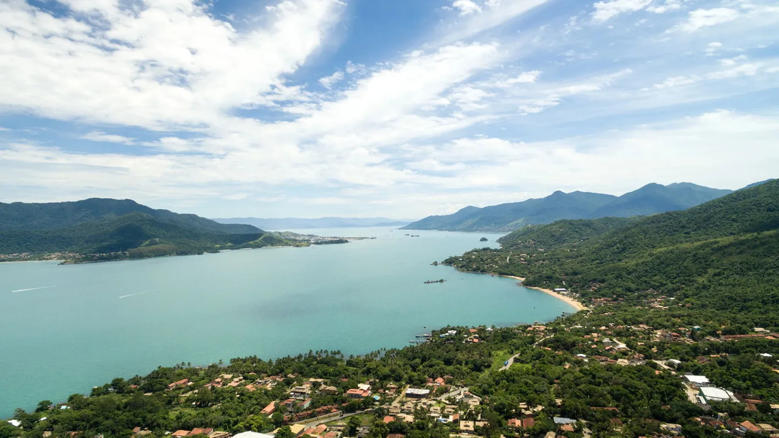 Ilhabela preserva Mata Atlântica, praias e trilhas em seu território