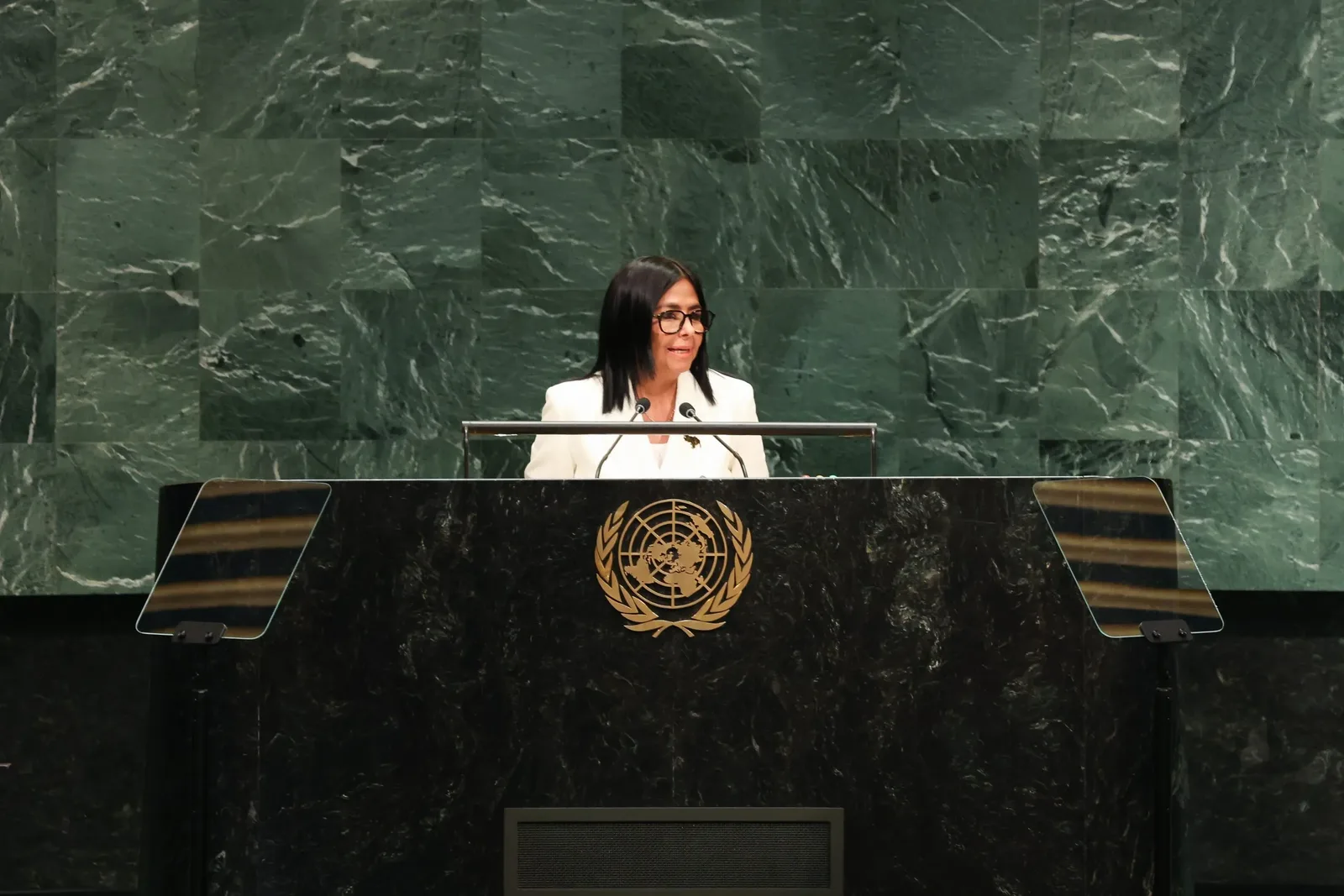 Delcy Rodríguez busca espaço diplomático para a Venezuela em meio a críticas internas