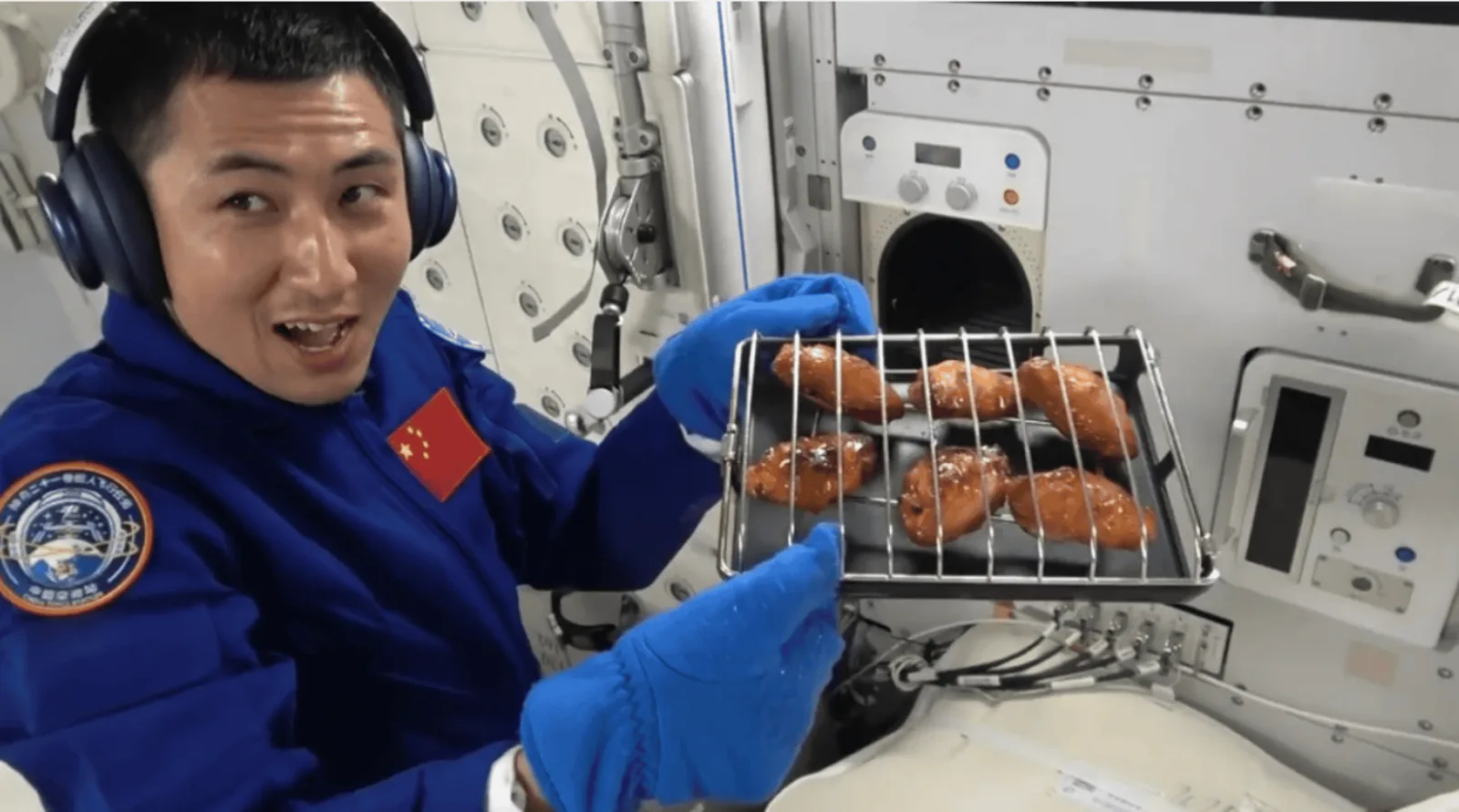 Tiangong amplia cozinha orbital com preparo de alimentos frescos