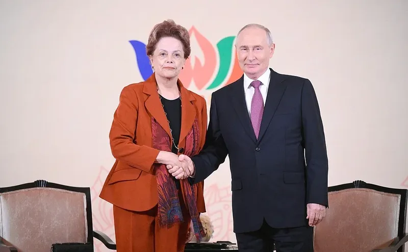 Putin e Dilma discutem expansão do Banco do Brics em Nova Deli