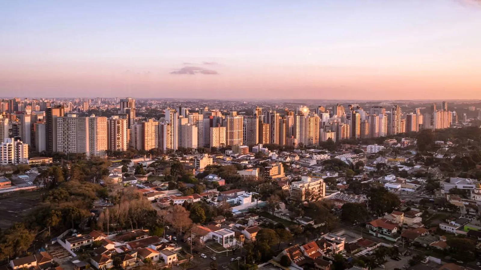 Curitiba usa áreas verdes para organizar mobilidade e enfrentar alagamentos