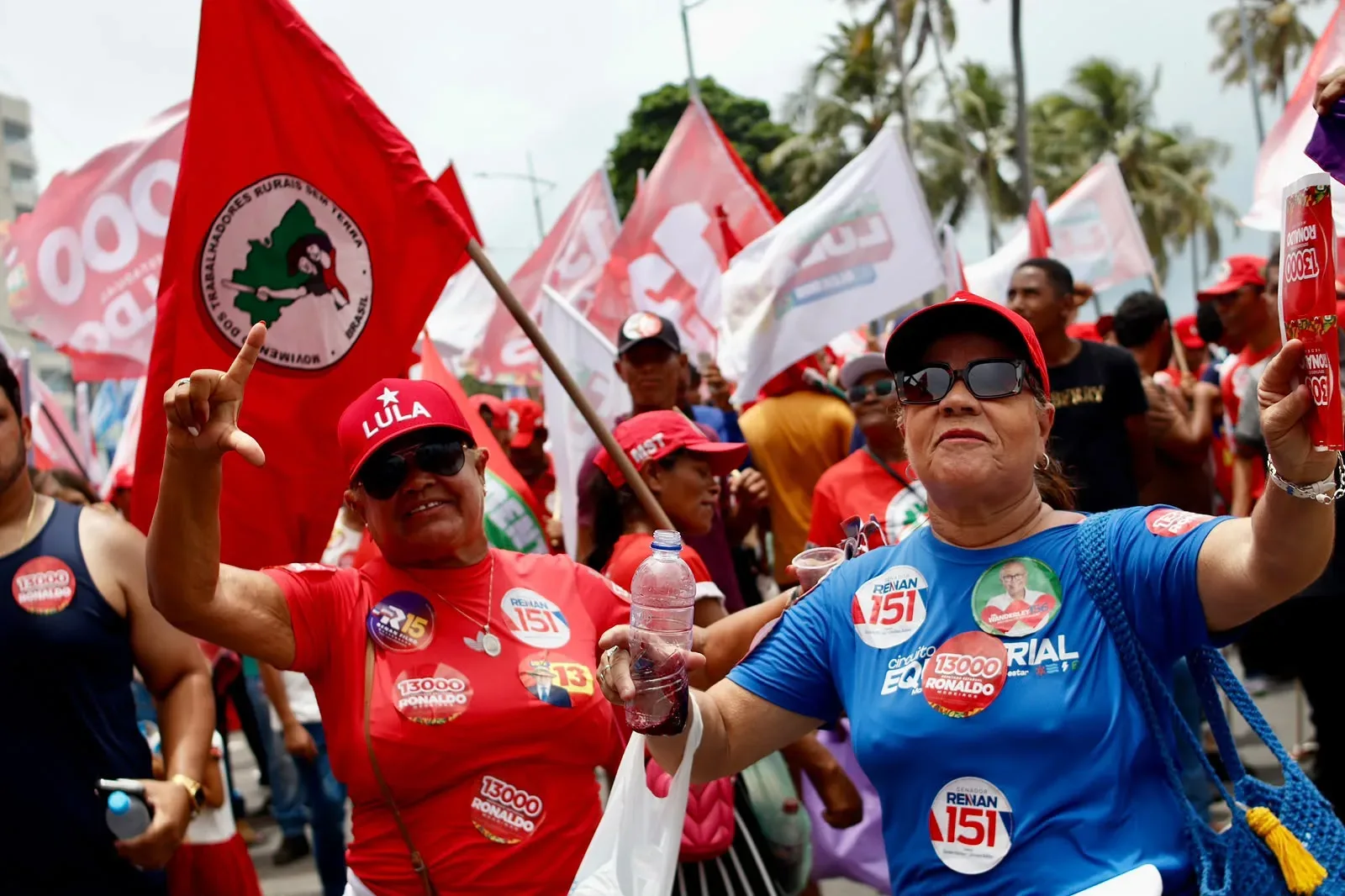 CarnaLula reúne blocos e atos pró-Lula em capitais brasileiras