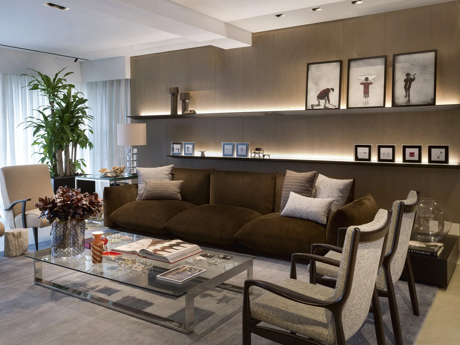 Apartamento em São Paulo ganha novo layout com quartzito e madeira ebanizada
