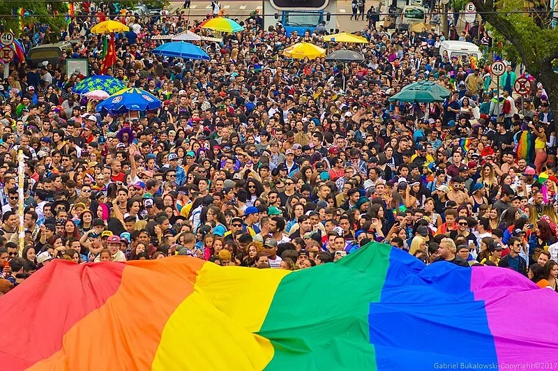 Curitiba recebe ato LGBTQIAPN+ com foco na participação eleitoral
