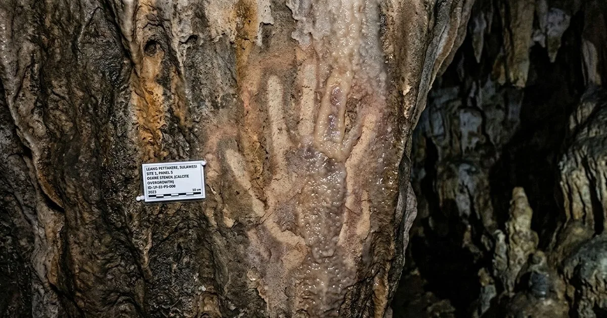 Mão em caverna da Indonésia tem idade mínima de 67.800 anos