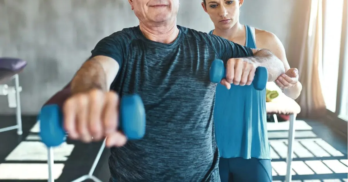 Como manter força, equilíbrio e autonomia nos exercícios após os 50