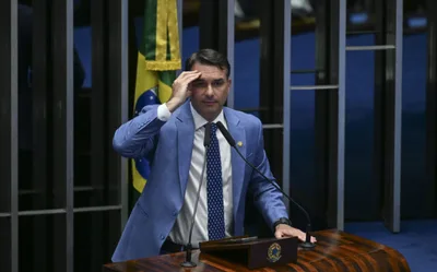 Emenda de R$ 200 mil liga gabinete de Flávio a investigação no Rio