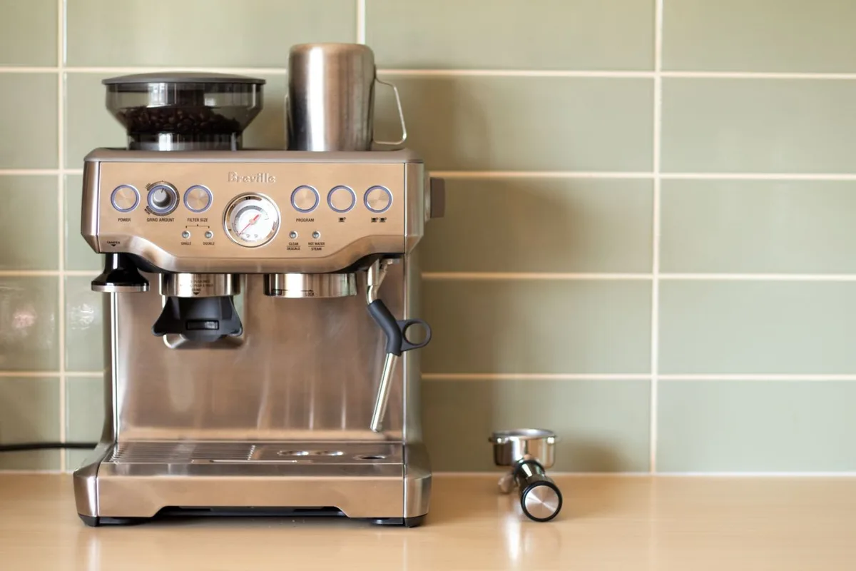 10 cafeteiras espresso para preparar bebidas em casa