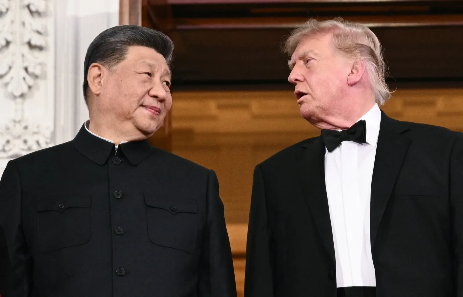 Xi deixa Washington com trégua comercial renovada e diálogo sobre Irã