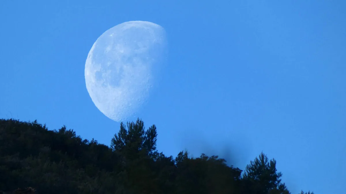 Lua cheia marca o céu desta segunda-feira, 28 de setembro