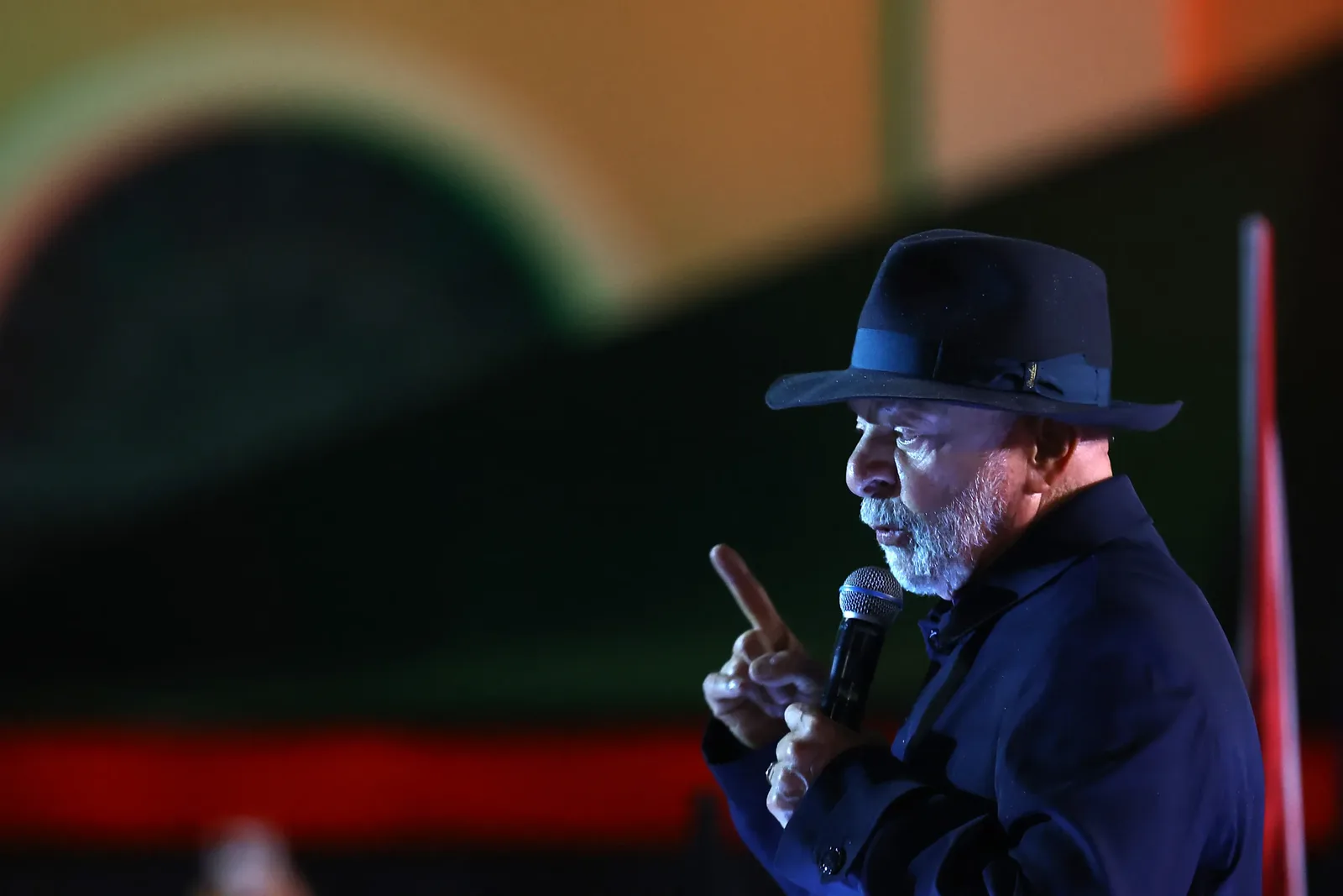 Lula troca debate por entrevista no Flow e pode alcançar indecisos, avalia analista