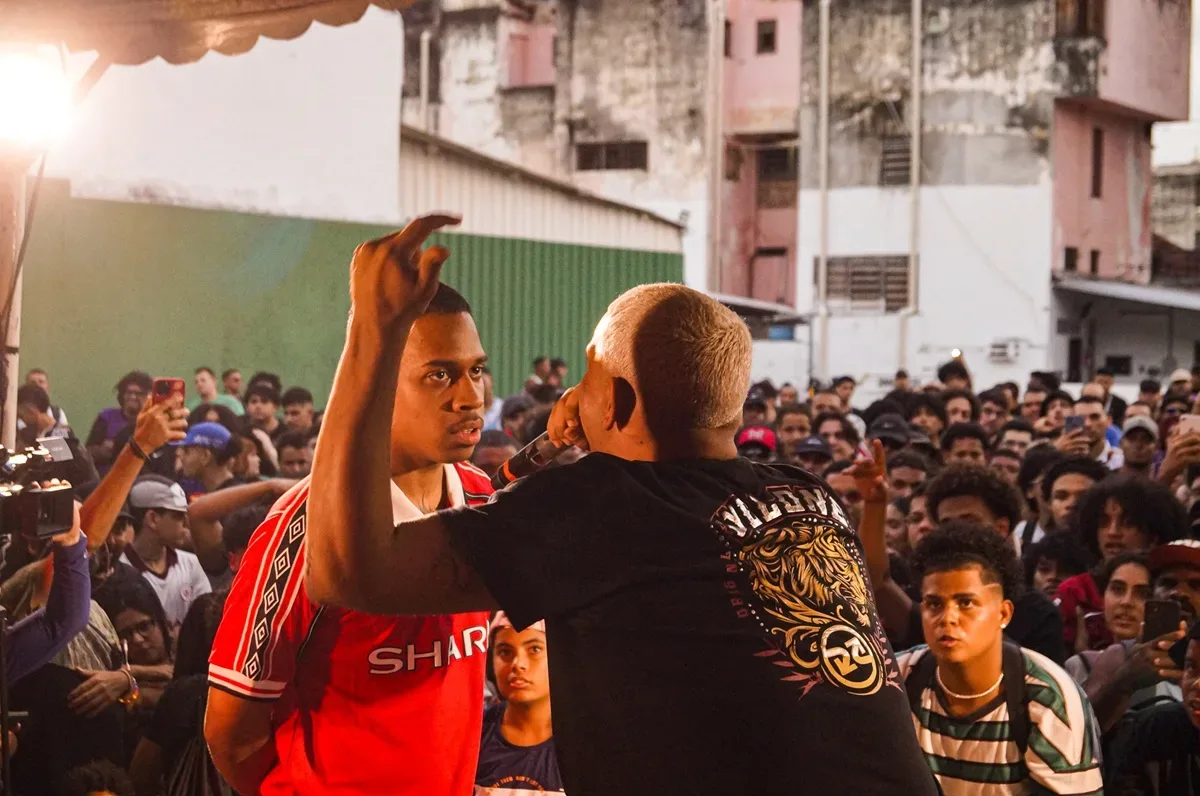 Final pernambucana de batalhas de rima reúne 16 MCs no Recife