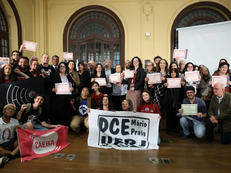 UFRJ entrega diplomas póstumos a 25 vítimas da ditadura