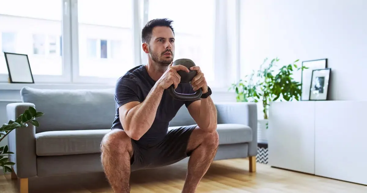 Treino descalço exige atenção ao exercício, ao calçado e ao histórico de lesões