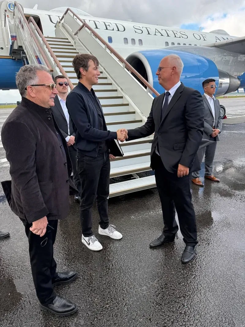 Enviados de Trump chegam a Moscou para tratar de acordo entre Rússia e Ucrânia