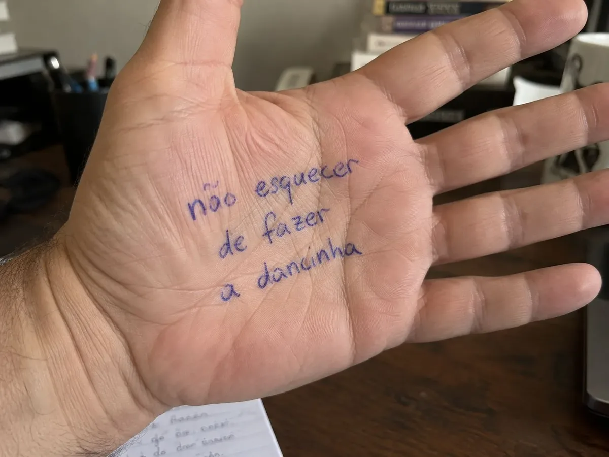 Casteladas reúne aforismos sobre mentira, poder e vida cotidiana