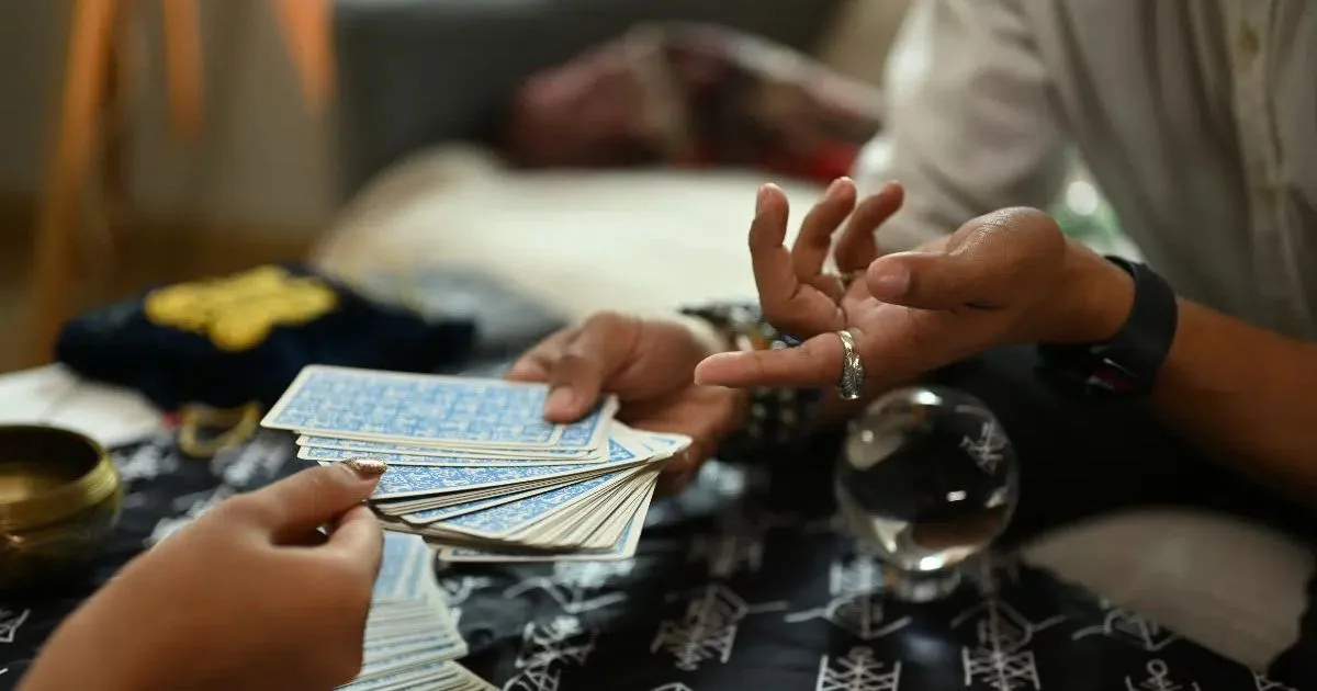 Tarot do dia indica emoções intensas e novas possibilidades para os signos