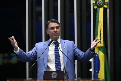 Inquérito sobre filme e acusação contra vice marcam chapa de Flávio Bolsonaro
