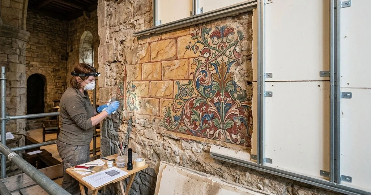 Pintura medieval é revelada sob painéis no Castelo de Durham
