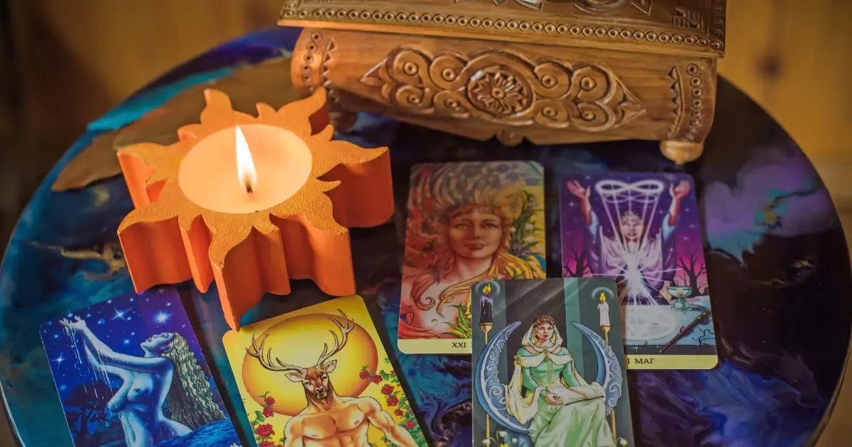Tarot destaca intuição, encontros e recomeços na semana dos signos