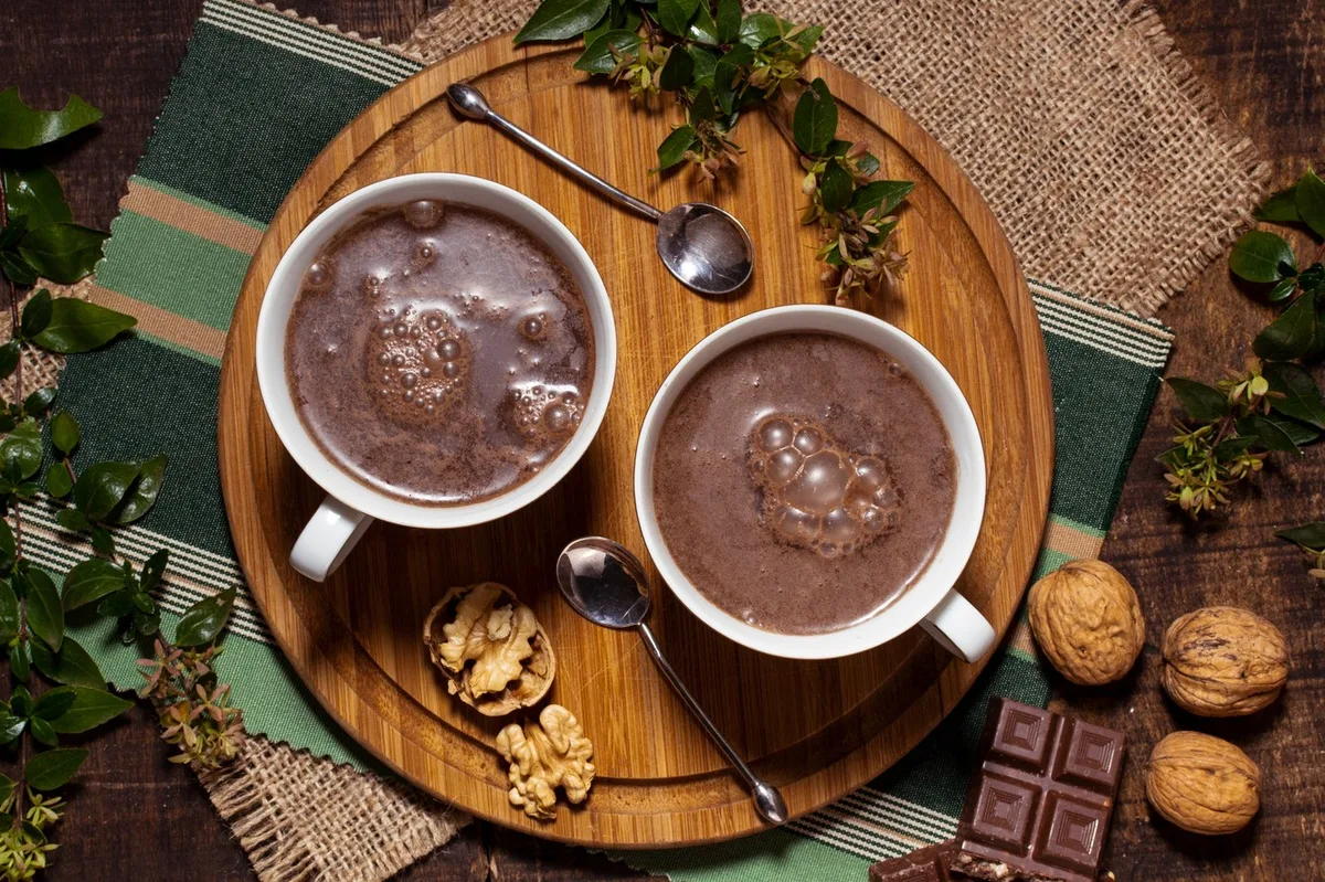O que deixa o chocolate quente mais encorpado e sem grumos
