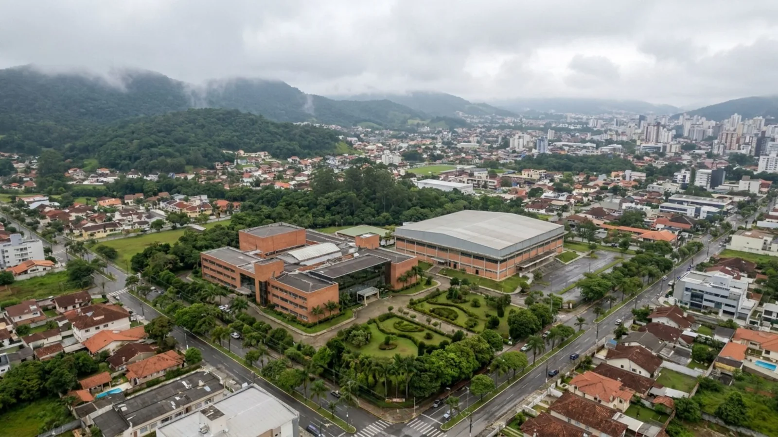 Joinville reúne Mata Atlântica, rios e patrimônio histórico em uma mesma paisagem