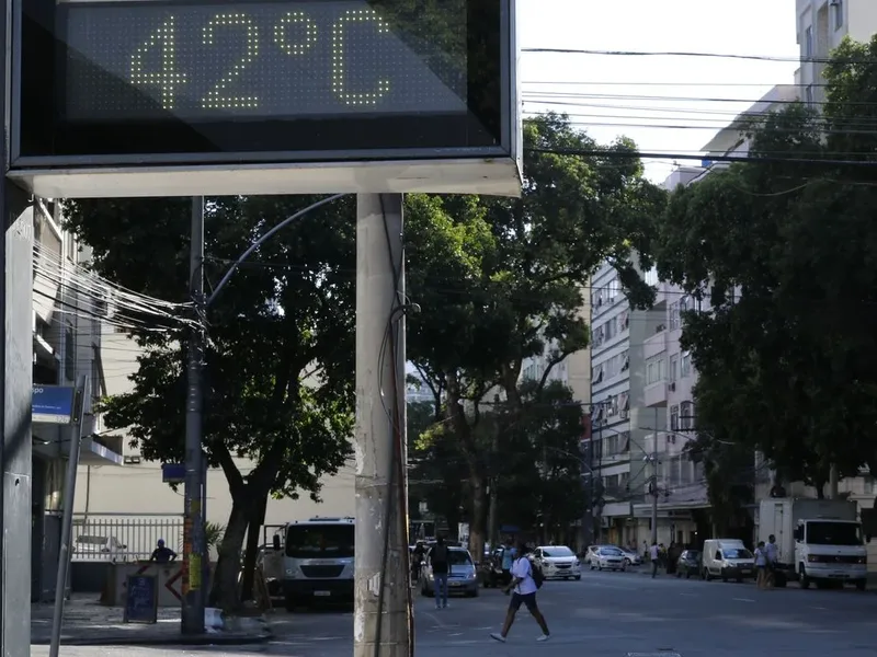 Agosto empata com julho de 2023 como mês mais quente já registrado