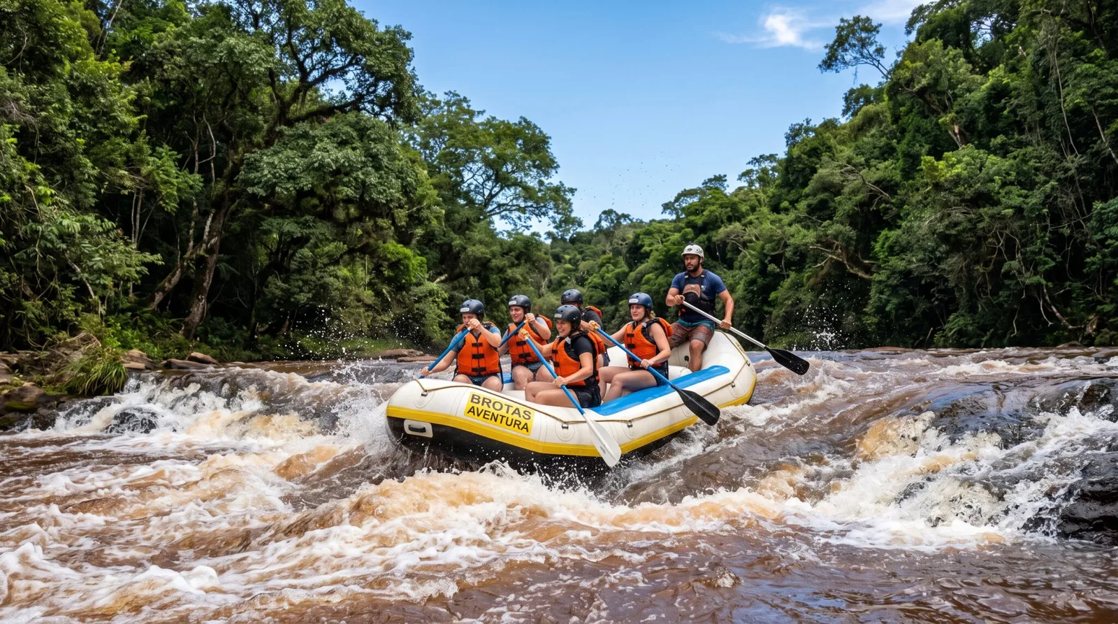 Rafting em Brotas combina corredeiras, segurança e diferentes níveis de percurso