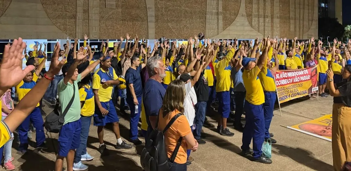 Trabalhadores dos Correios no DF iniciam greve por tempo indeterminado