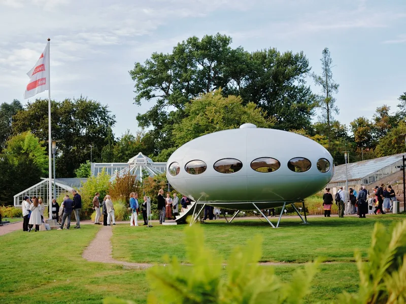 Futuro House dos anos 1960 é reconstruída para festival em Helsinque