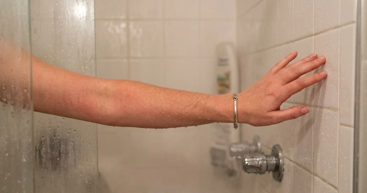 Banho muito quente pode aumentar coceira e ressecamento da pele
