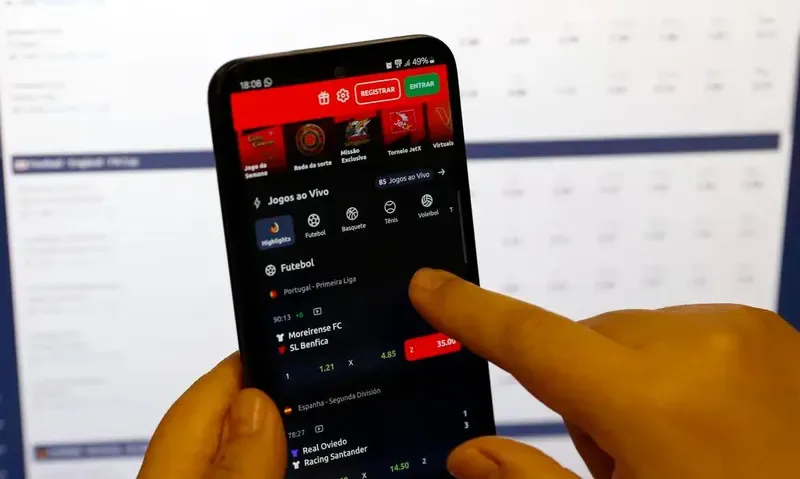 Pesquisador relaciona bets a perdas financeiras e defende banimento das apostas online